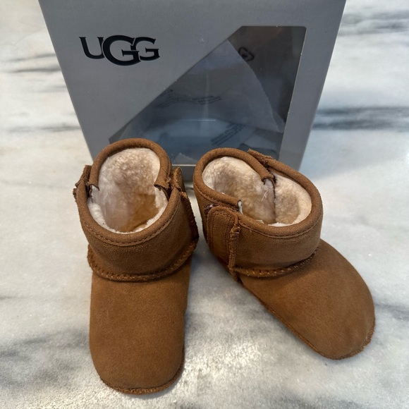 UGG Classic Baby boots size 2/3 chestnut - Picture 1 of 11